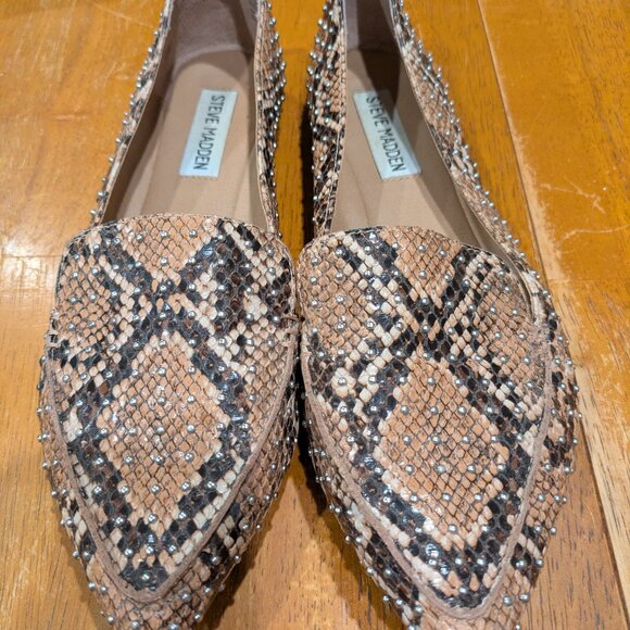Steve Madden women's Feather Loafer Flats in a snakeskin print with stud embelli - Picture 1 of 4